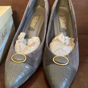 💝💝💝 Vintage 1980s women’s size 7 grey snakeskin and suede heel like new